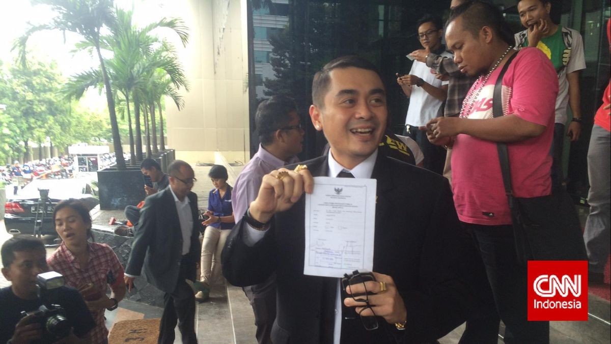 Kontroversi Arya Wedakarna: Dari Penolakan UAS Hingga Hadir di Kontes Waria